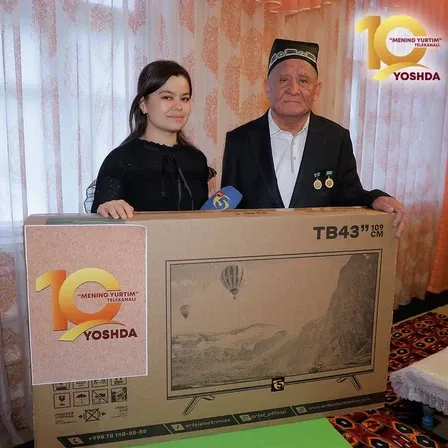 🎉 «Mening yurtim» telekanalining 10 yilligiga bag‘ishlangan aksiyada g'olib bo'lgan sirdaryolik Tuychiboy Artikbayevga televizor yetkazib berildi 🫡